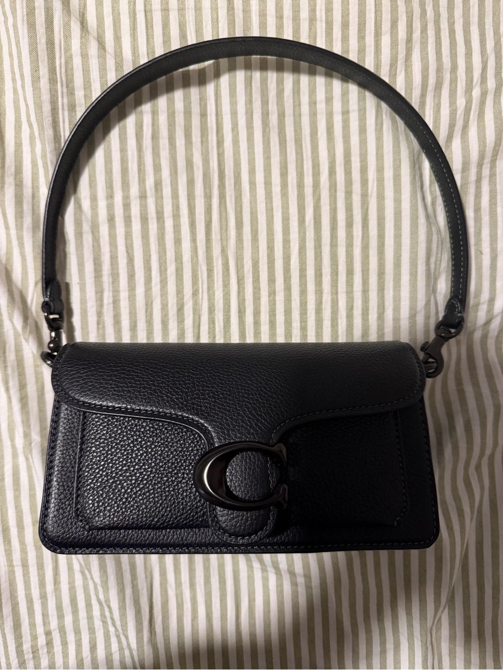 Coach Black Leather Shoulder Bag with Signature 'C' - Picture 2 of 8